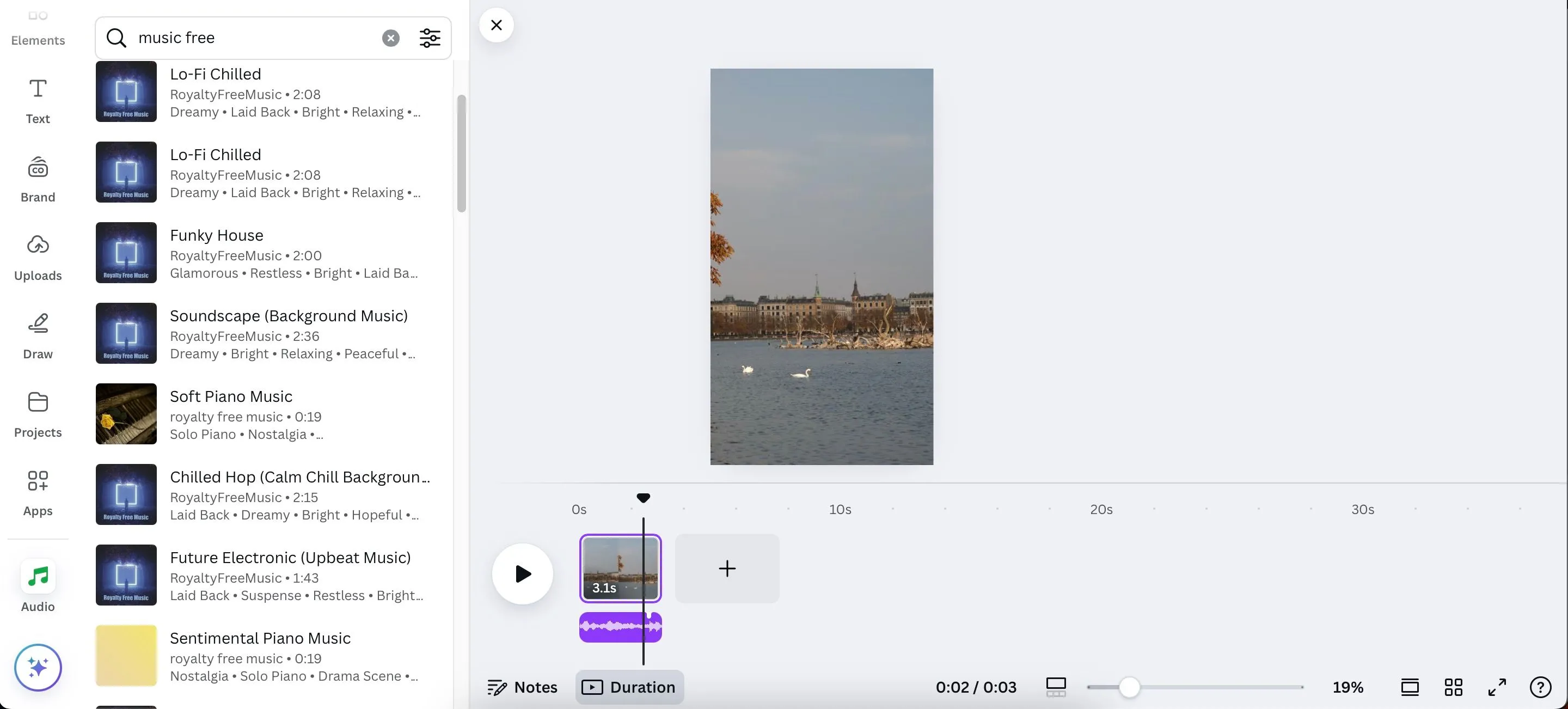 Giao diện thêm nhạc vào video trong ứng dụng web Canva, thể hiện các tùy chọn âm thanh và thư viện nhạc nền.