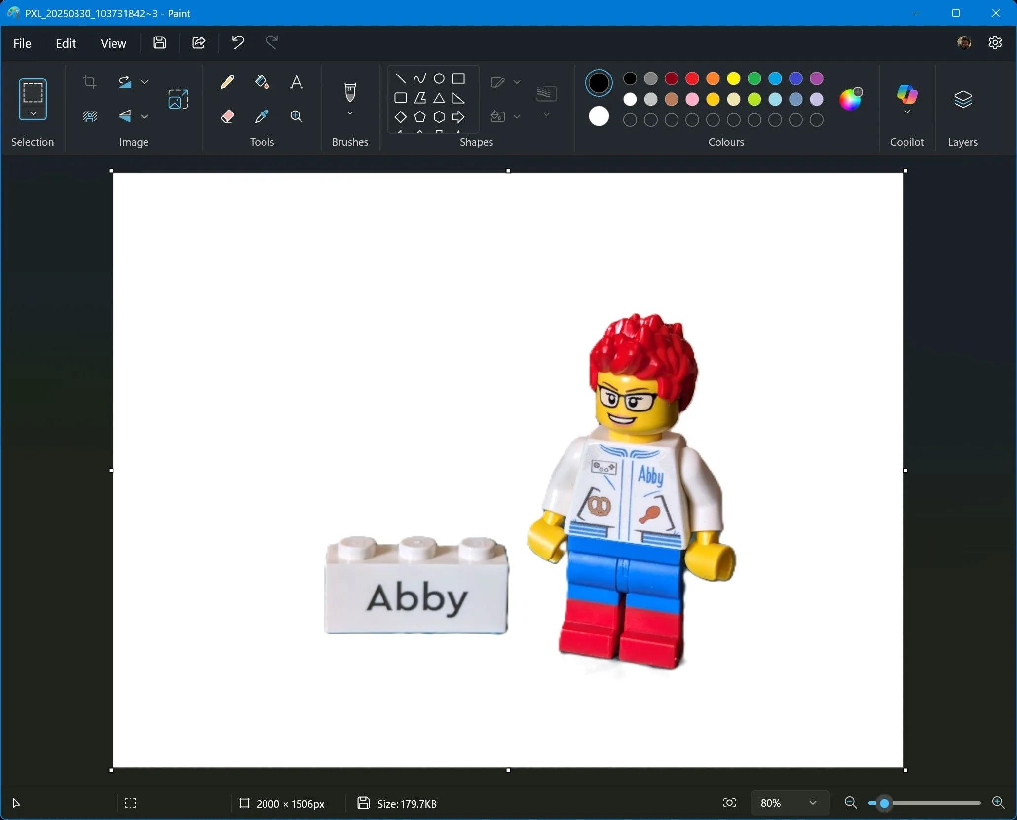 Giao diện tính năng Remove Background của Microsoft Paint, hiển thị đối tượng chính được tách nền một cách tự động và chính xác nhờ AI.