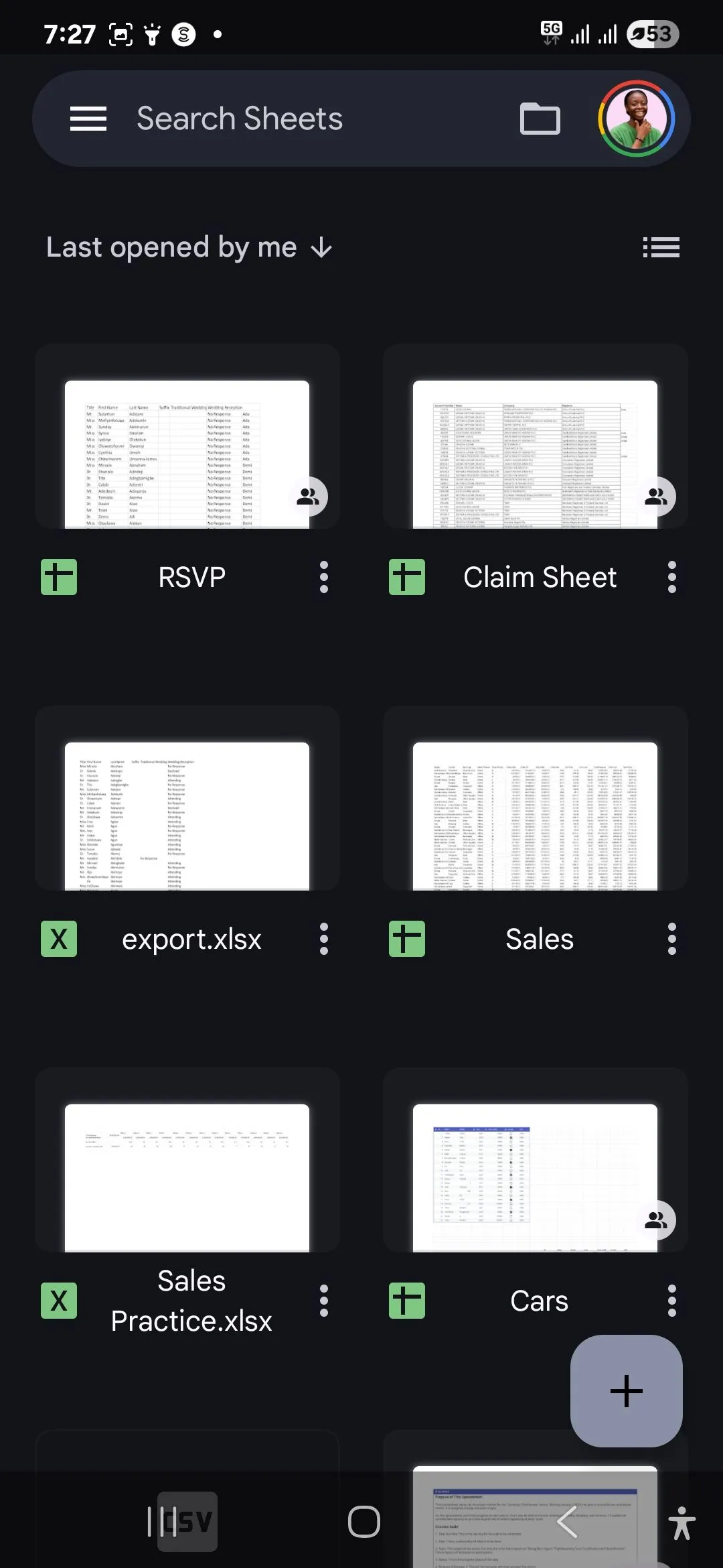 Giao diện trang chủ Google Sheets trên thiết bị Android, thể hiện sự nhất quán về bố cục và điều hướng trong hệ sinh thái Google.