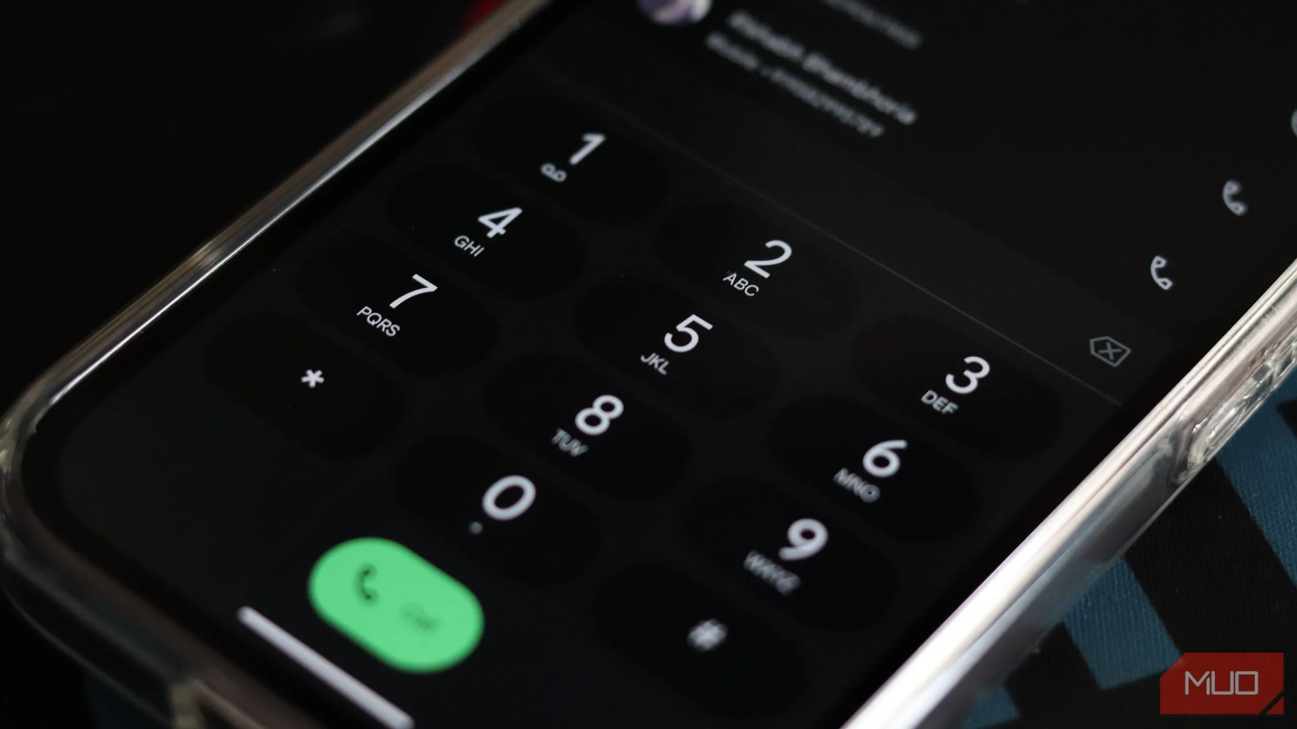 Giao diện ứng dụng Điện thoại với tính năng Call Screen trên Pixel 9a