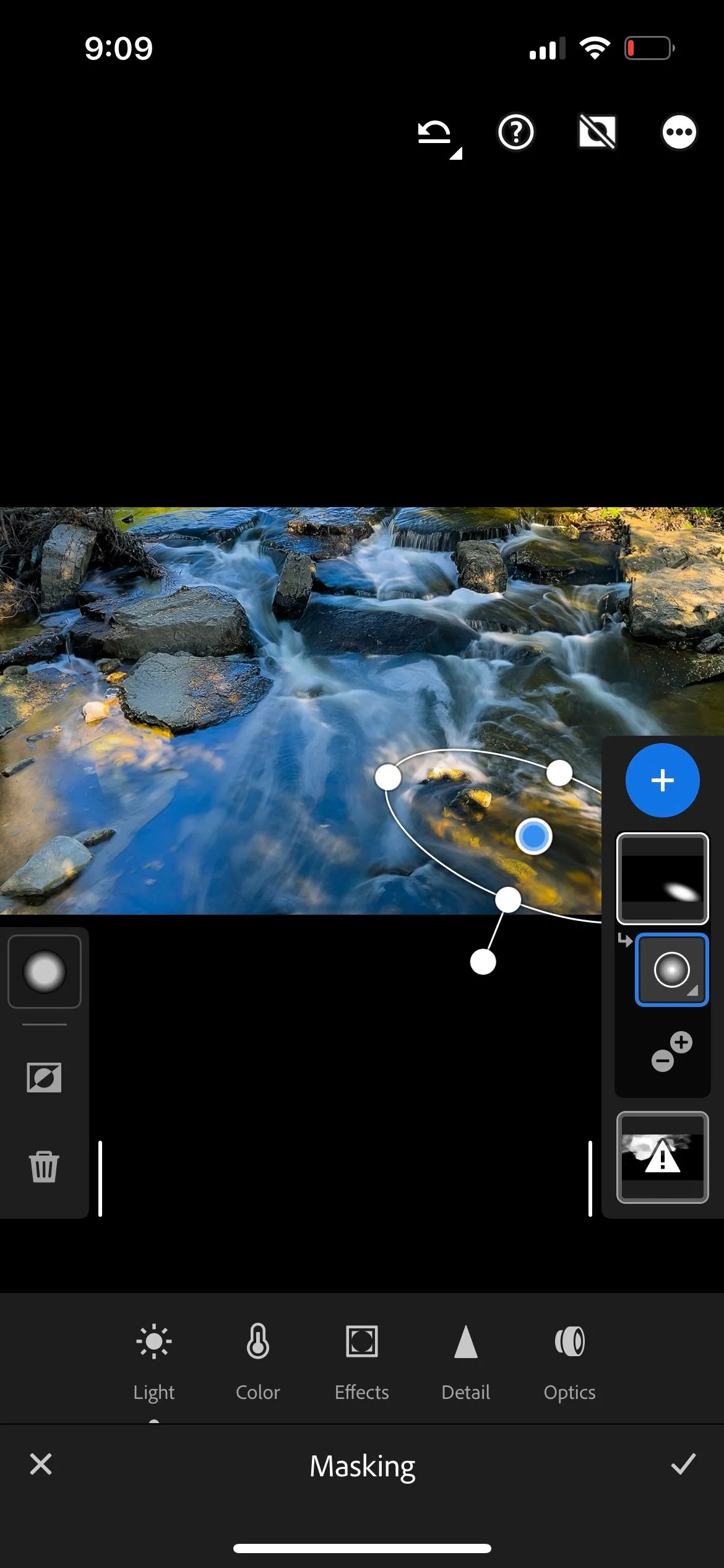 Giao diện ứng dụng Lightroom Mobile hiển thị công cụ mặt nạ (masking) để chỉnh sửa ảnh