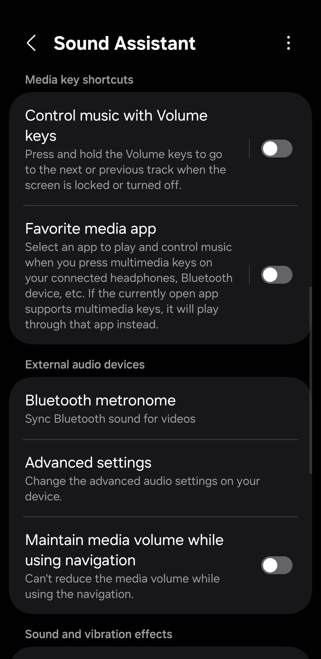 Giao diện ứng dụng Sound Assistant trên điện thoại Samsung Galaxy, hiển thị tùy chọn điều khiển nhạc bằng nút âm lượng.