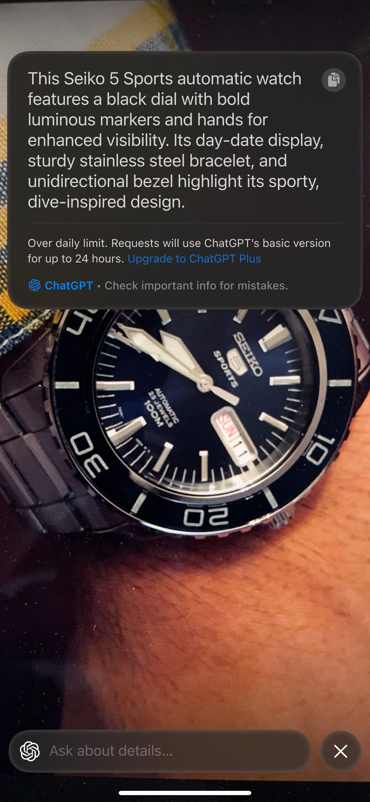 Giao diện Visual Intelligence của iPhone giúp tra cứu thông tin sản phẩm, ví dụ một chiếc đồng hồ
