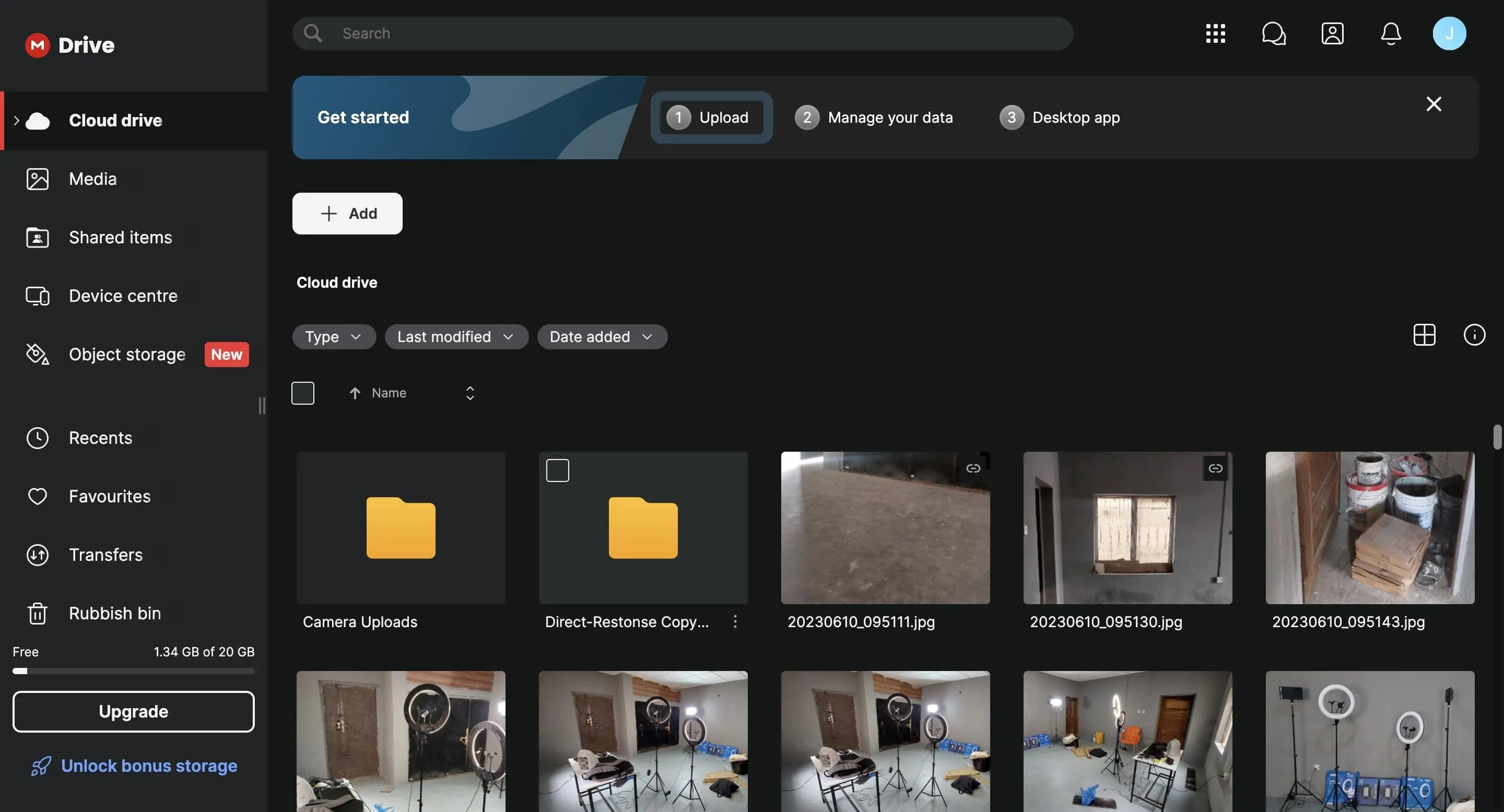 Giao diện web của Mega hiển thị các tệp đã được tải lên và tổ chức trong dịch vụ lưu trữ đám mây