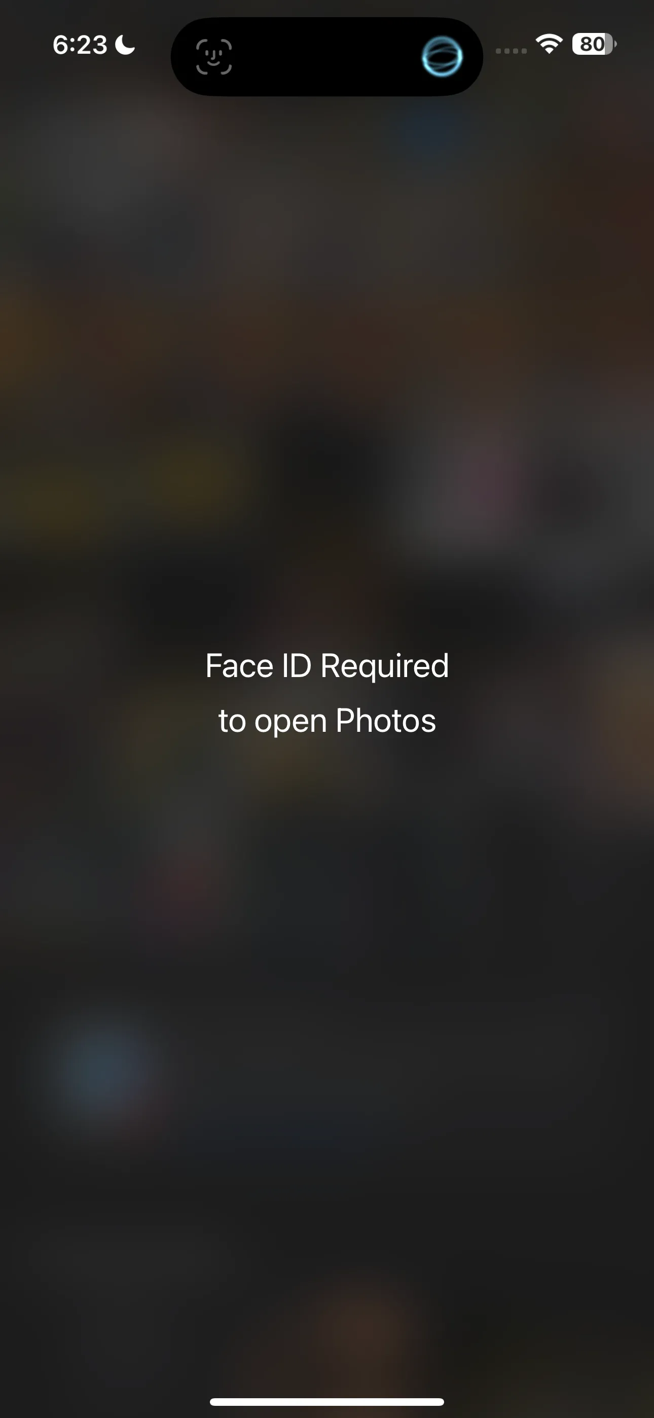 Giao diện yêu cầu Face ID để mở ứng dụng Ảnh đã khóa trên iPhone