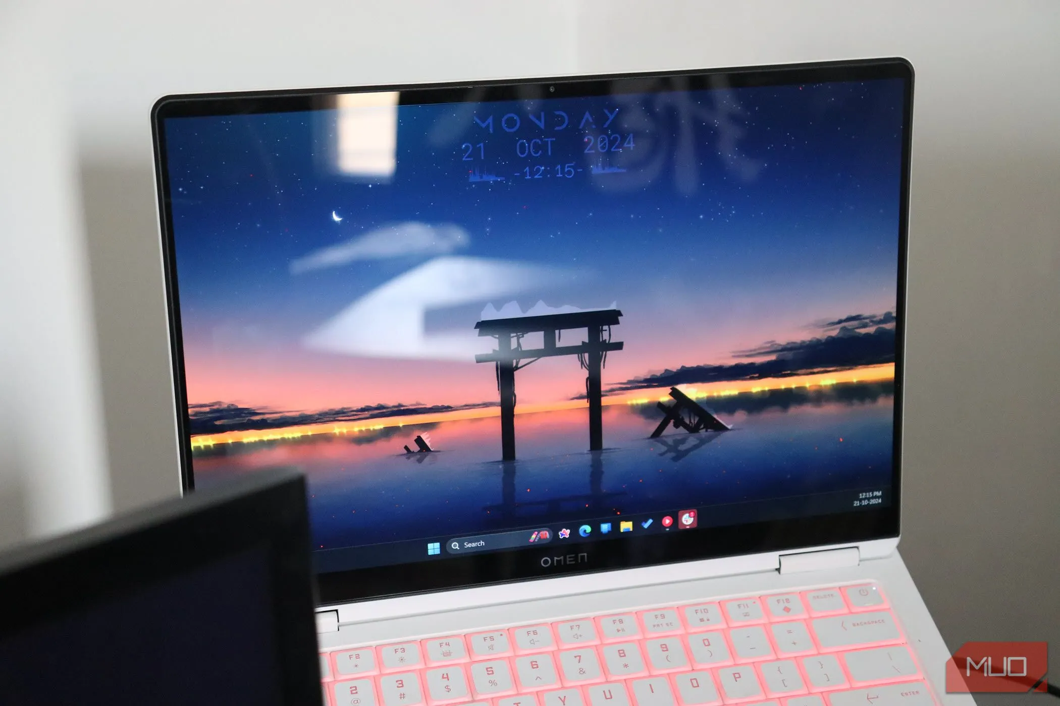 Góc nhìn rộng của màn hình OLED trên laptop HP Omen Transcend 14