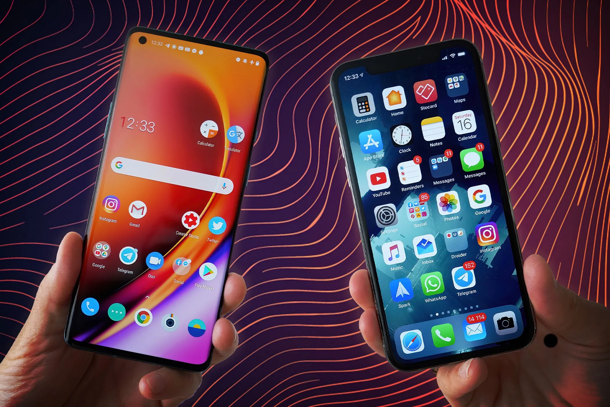 Hai bàn tay cầm song song một chiếc iPhone và một điện thoại Android, minh họa lợi ích của việc sử dụng hai thiết bị làm điện thoại dự phòng