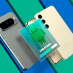 Hai chiếc điện thoại Google Pixel và Samsung Galaxy đặt cạnh nhau, bên trên là biểu tượng cập nhật hệ điều hành Android