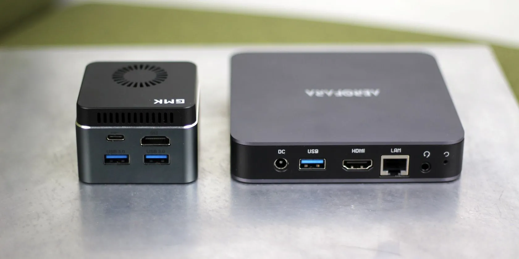 Hai mẫu Mini PC Aerofara Aero 2 Pro và Intel Nucbox 02 minh họa khả năng tiết kiệm điện năng và vận hành êm ái.