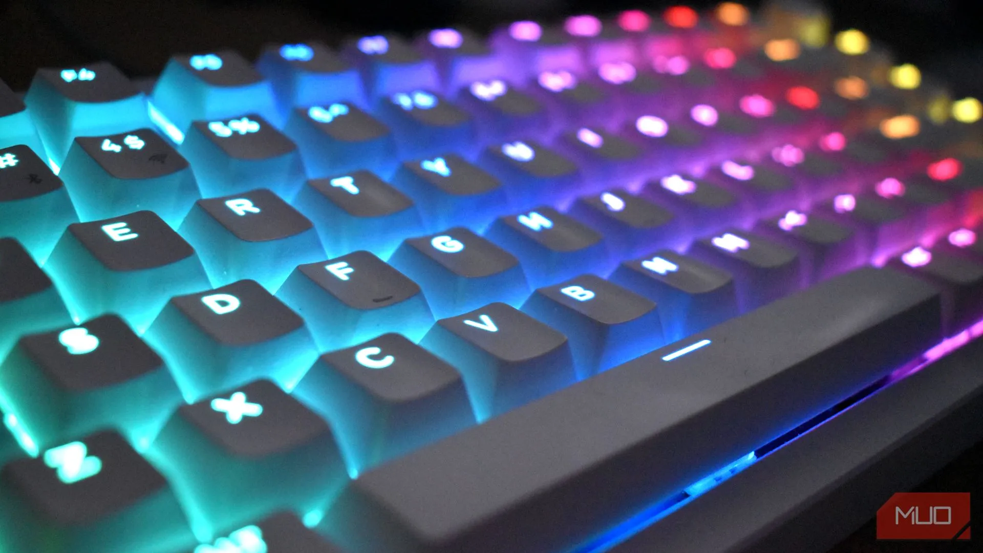 Hiệu ứng đèn nền RGB sống động trên bàn phím Lemokey P1 HE