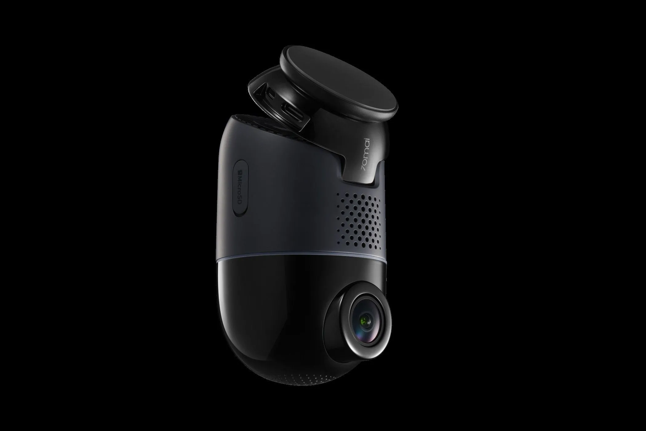 Hình ảnh cận cảnh camera hành trình 70mai 4K Omni màu đen trên ô tô, thể hiện khả năng xoay linh hoạt