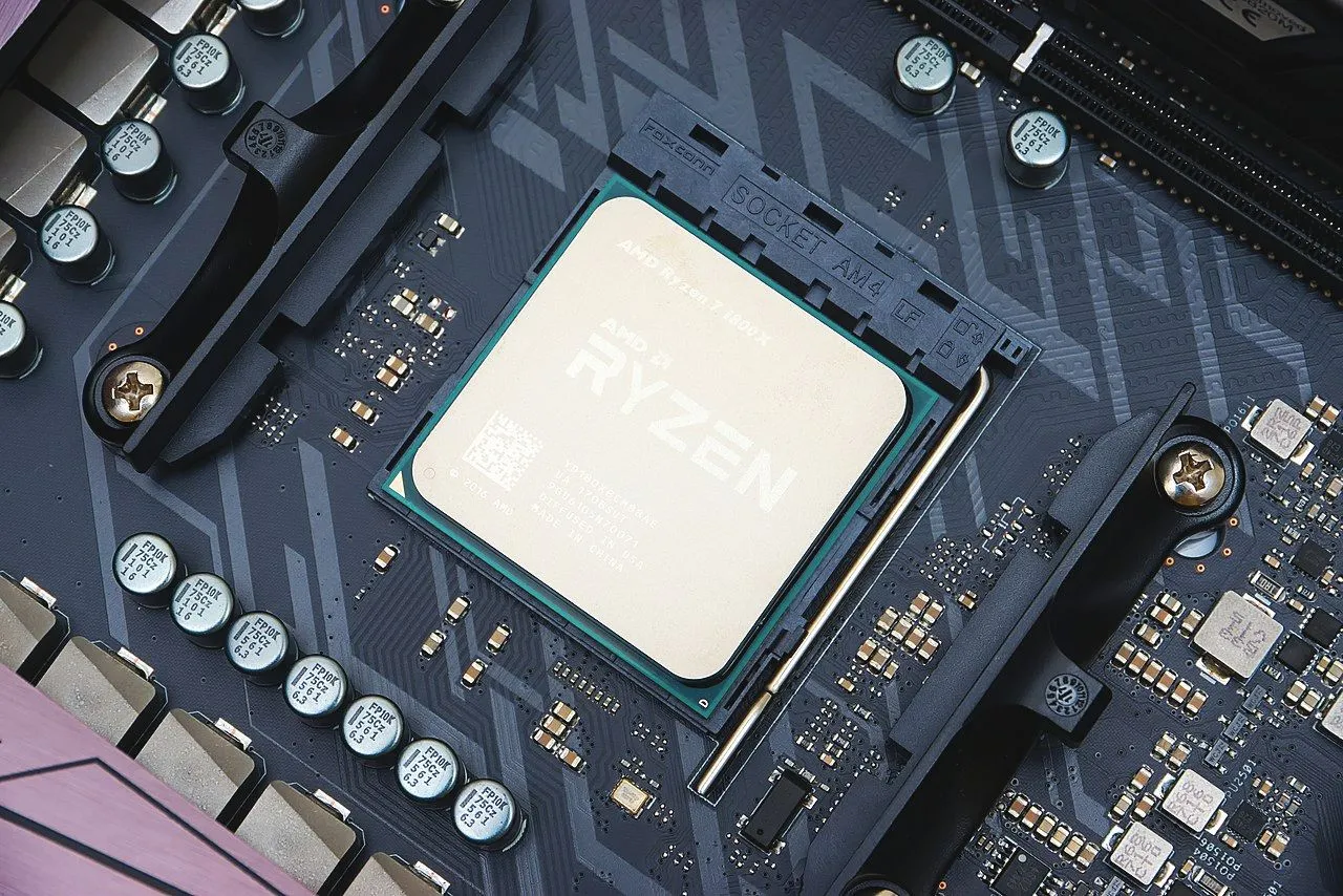 Hình ảnh CPU AMD Ryzen trong socket, minh họa linh kiện cần kiểm tra khi mua hàng cũ