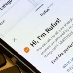 Hình ảnh giao diện chatbot AI Rufus trên ứng dụng mua sắm Amazon, minh họa công cụ AI hỗ trợ khách hàng tìm kiếm sản phẩm