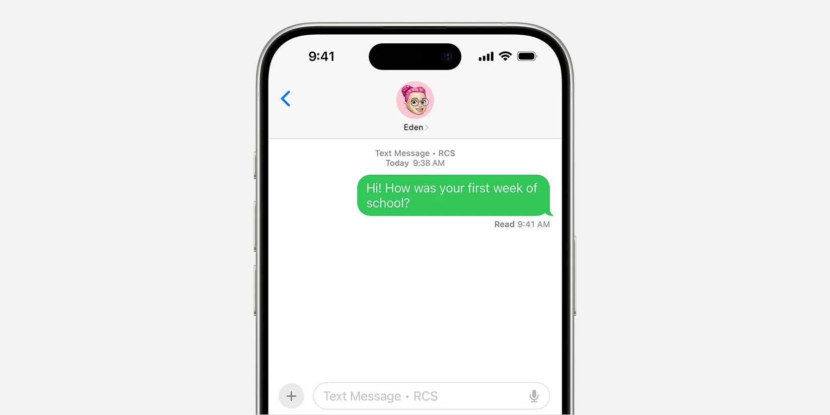 Hình ảnh mô phỏng tin nhắn RCS trên iPhone 15 chạy iOS 18, minh họa giao diện tin nhắn xanh lá cây giữa iPhone và Android.