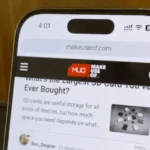 Hoạt ảnh iPhone 16 Pro đang cuộn trang tự động trong thử nghiệm hao pin trình duyệt