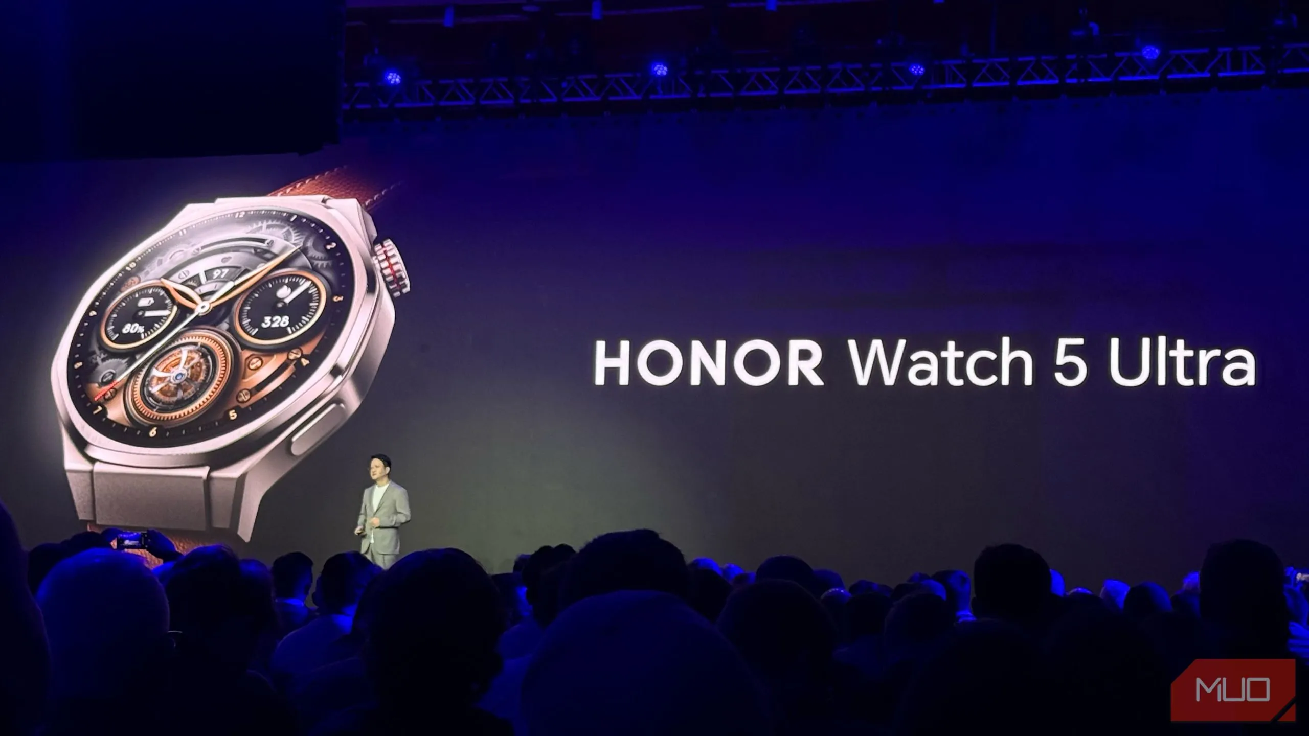 Honor công bố đồng hồ thông minh Watch 5 Ultra tại sự kiện MWC 2025