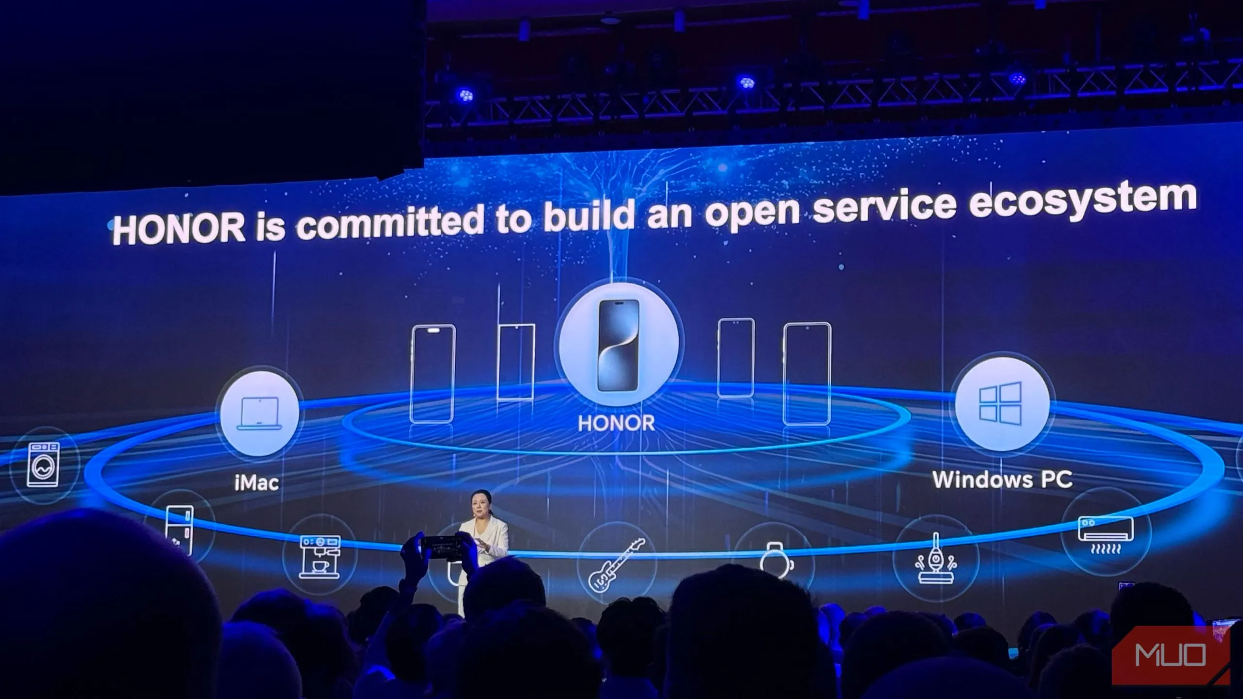 Honor trình bày tầm nhìn về hệ sinh thái dịch vụ mở tại sự kiện MWC 2025