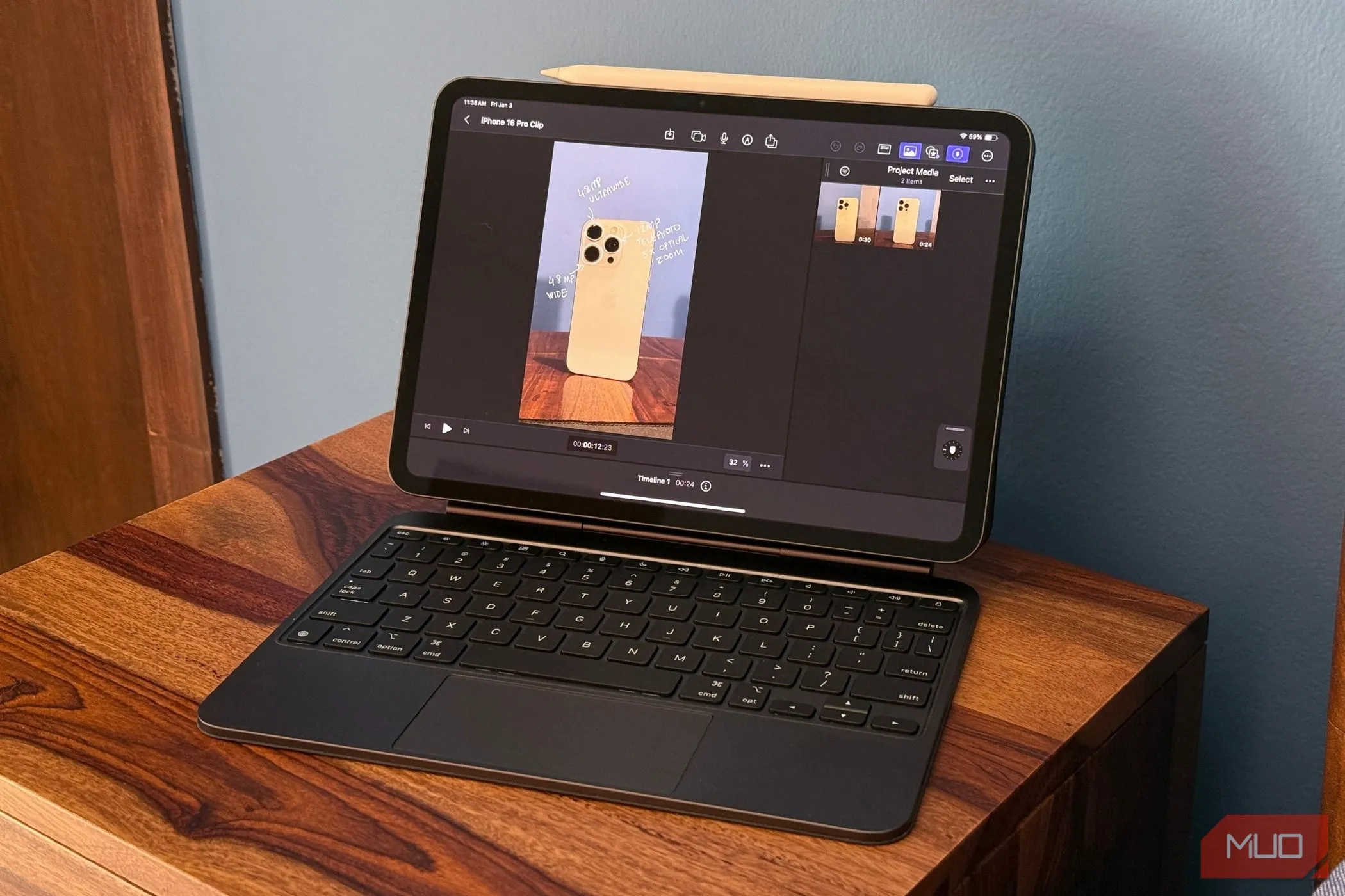 iPad Pro trên Magic Keyboard với ứng dụng Final Cut Pro mở, minh họa chi phí bảo trì thiết bị cao cấp