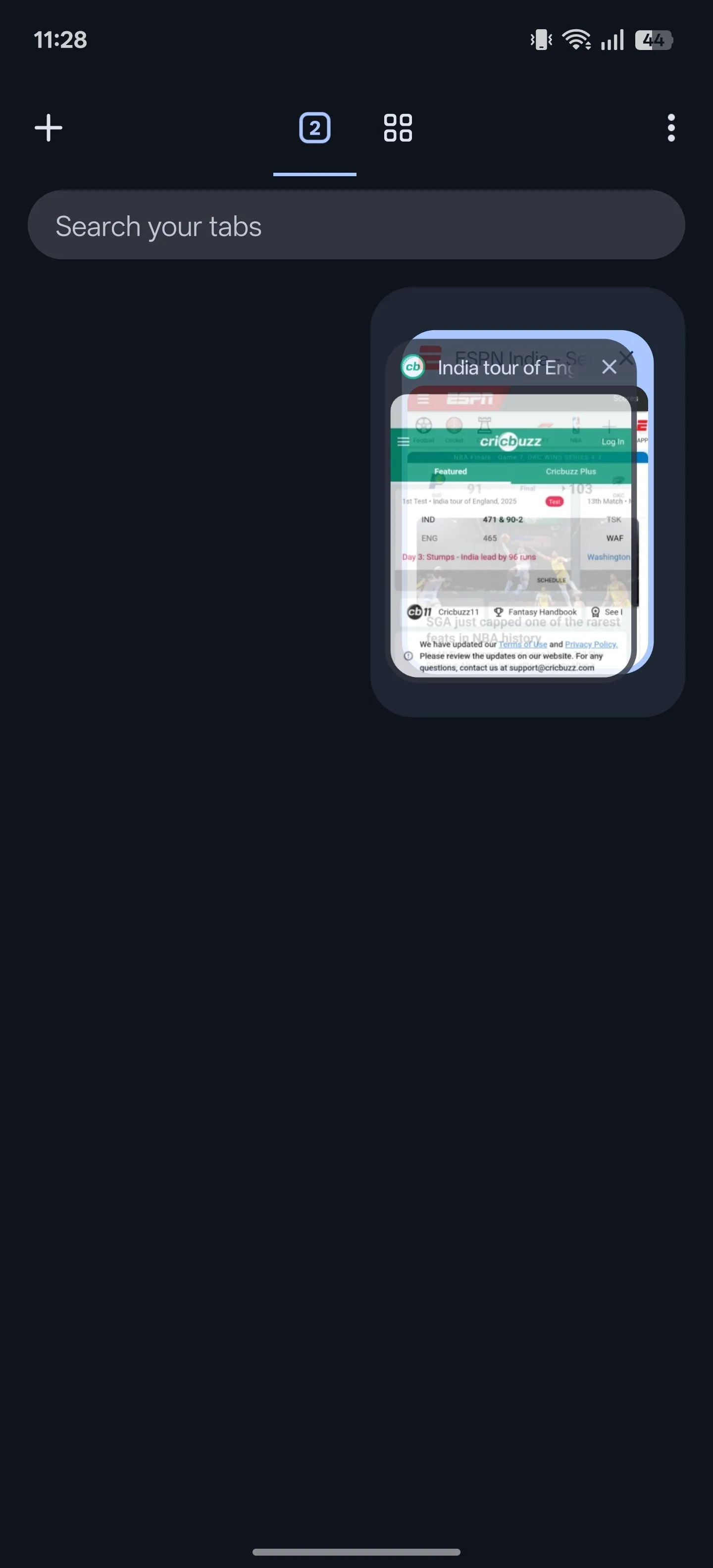 Kéo thả một tab vào tab khác để tạo nhóm tab mới trong Chrome trên Android