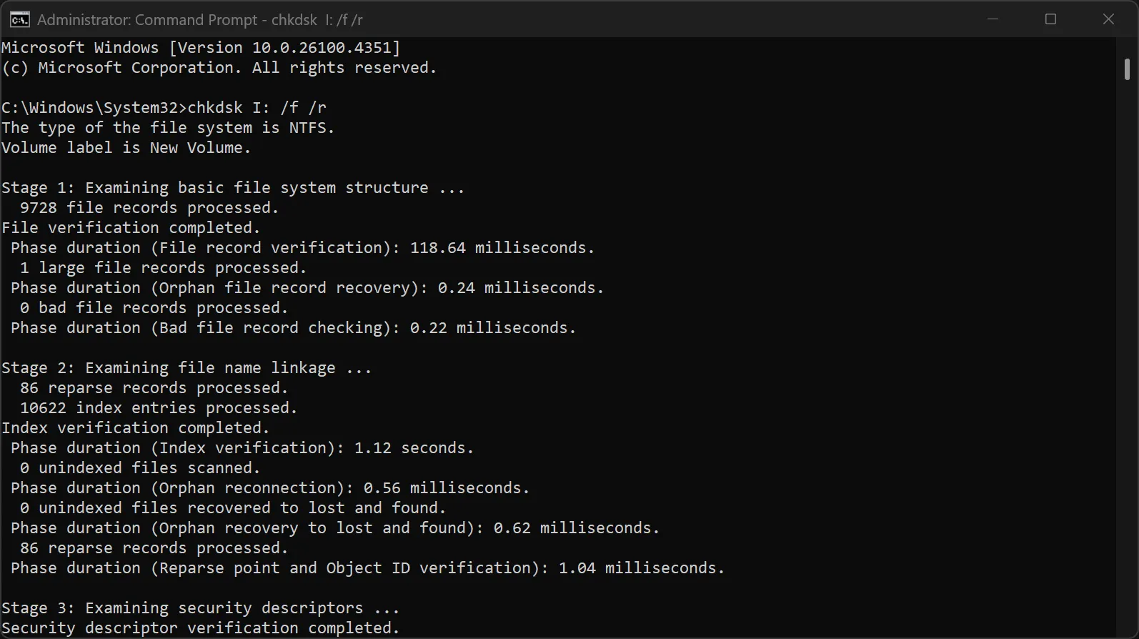 Lệnh CHKDSK đang chạy trong cửa sổ Command Prompt kiểm tra ổ đĩa I.
