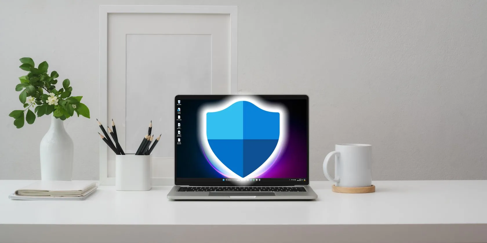 Logo Windows Security trên màn hình máy tính xách tay thể hiện tính năng bảo mật tích hợp.