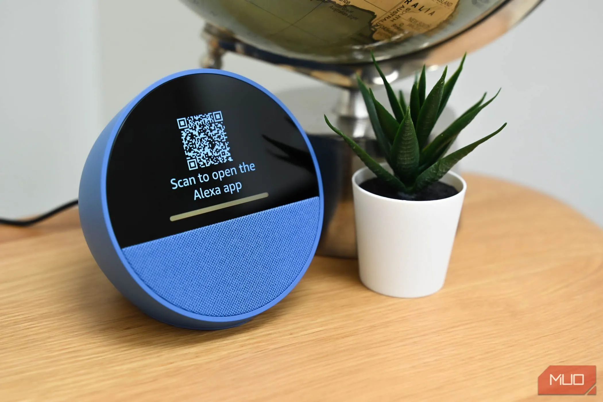 Mã QR được dán chồng lên mã gốc, dấu hiệu mã QR giả mạo