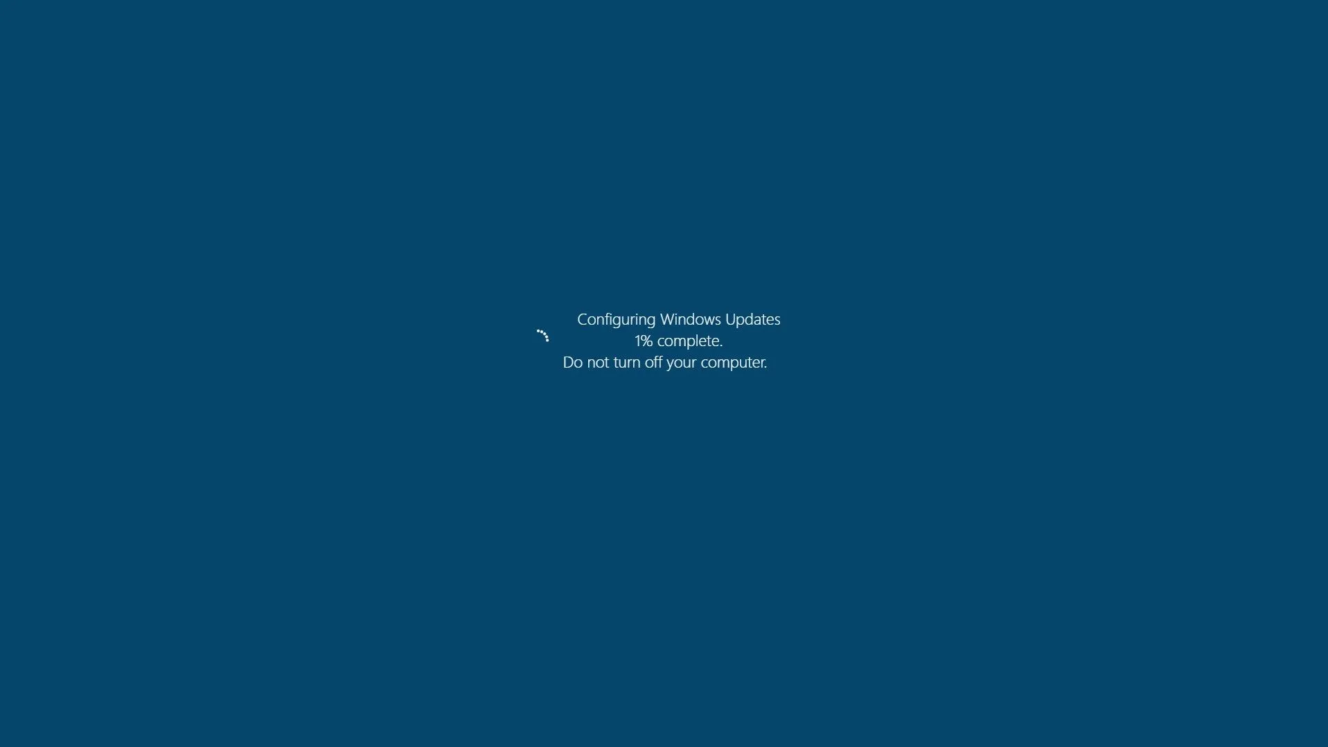 Màn hình cập nhật Windows giả vờ trên máy tính