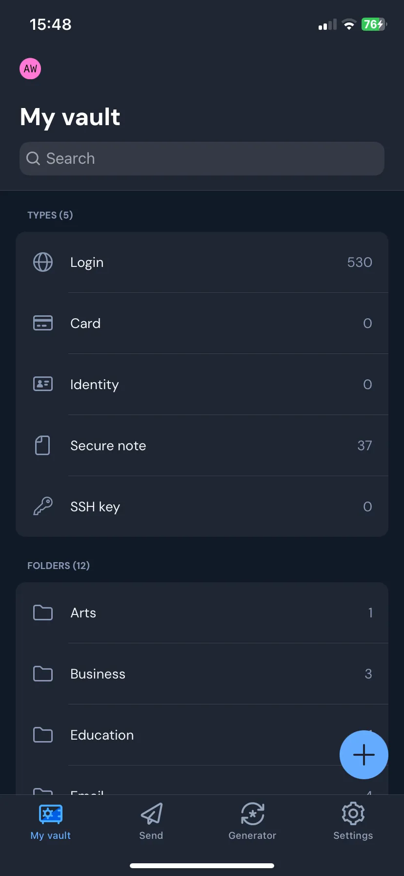 Màn hình chính ứng dụng Bitwarden trên iOS hiển thị các tùy chọn và tab điều hướng.