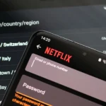 Màn hình đăng nhập Netflix với tùy chọn máy chủ VPN ẩn, minh họa việc truy cập dịch vụ streaming và các gói cước được cập nhật.