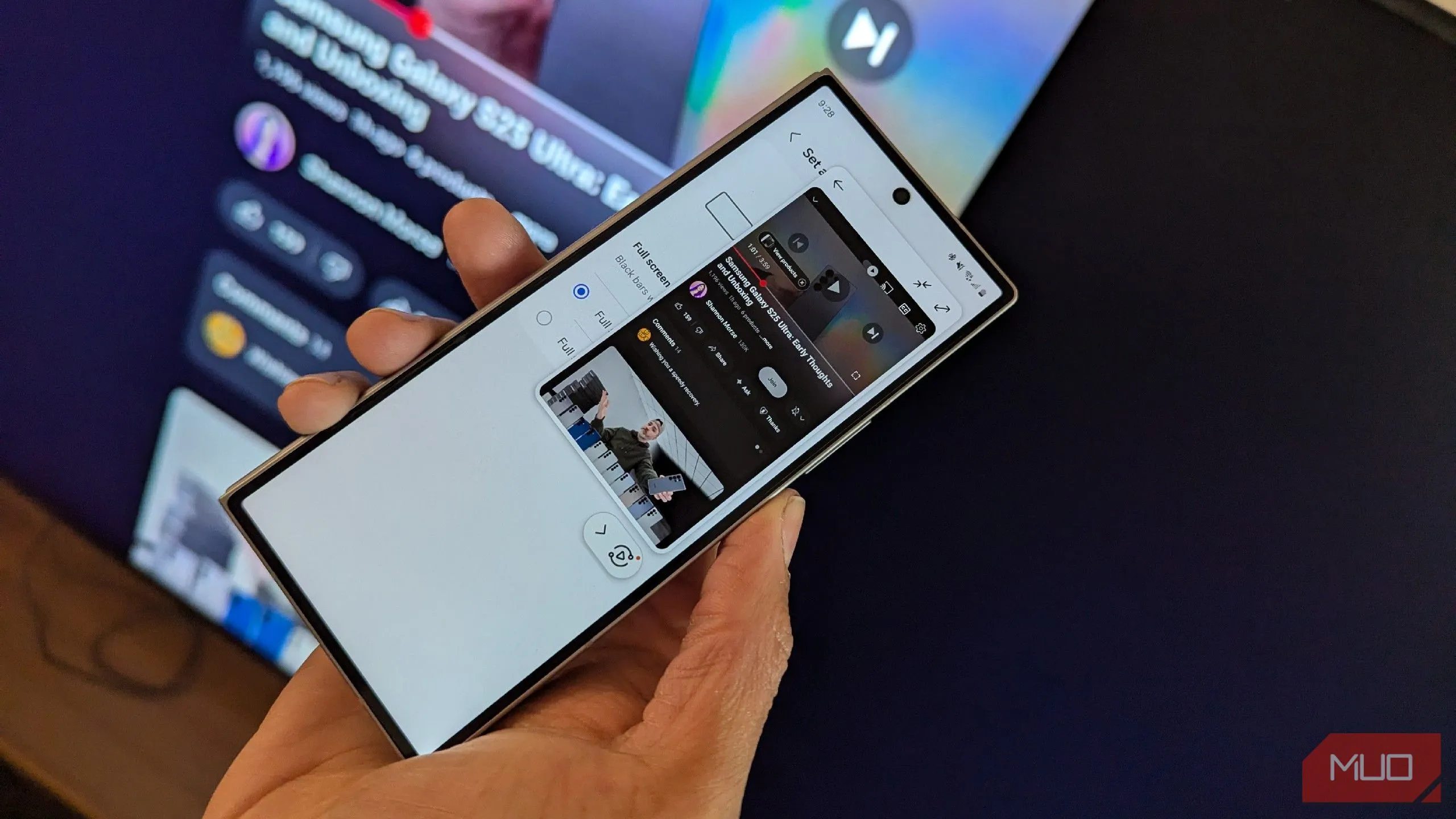 Màn hình điện thoại đang được phản chiếu lên TV thông qua tính năng Samsung Tap View