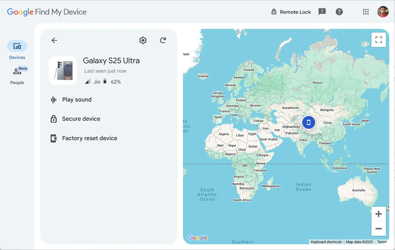 Màn hình Google Find My Device hiển thị các thiết bị Android đã kết nối