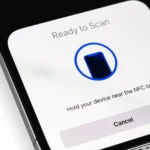 Màn hình iPhone hiển thị thông báo khi quét thẻ NFC để kích hoạt tự động hóa Shortcuts