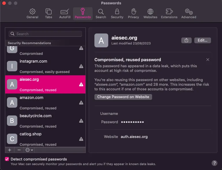 Màn hình Khuyến nghị bảo mật trong iCloud Keychain Passwords của Apple