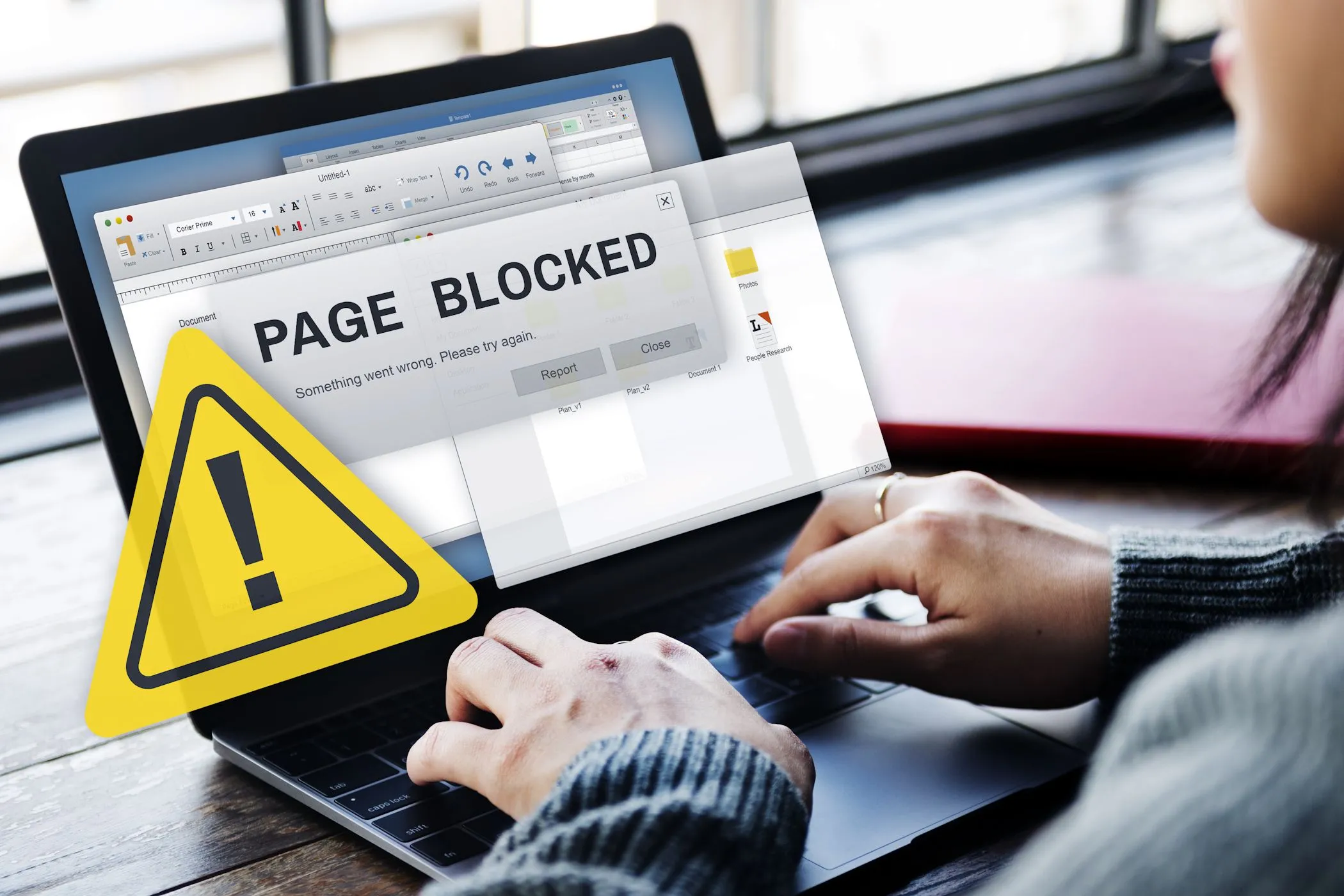 Màn hình laptop hiển thị trang web bị chặn với VPN