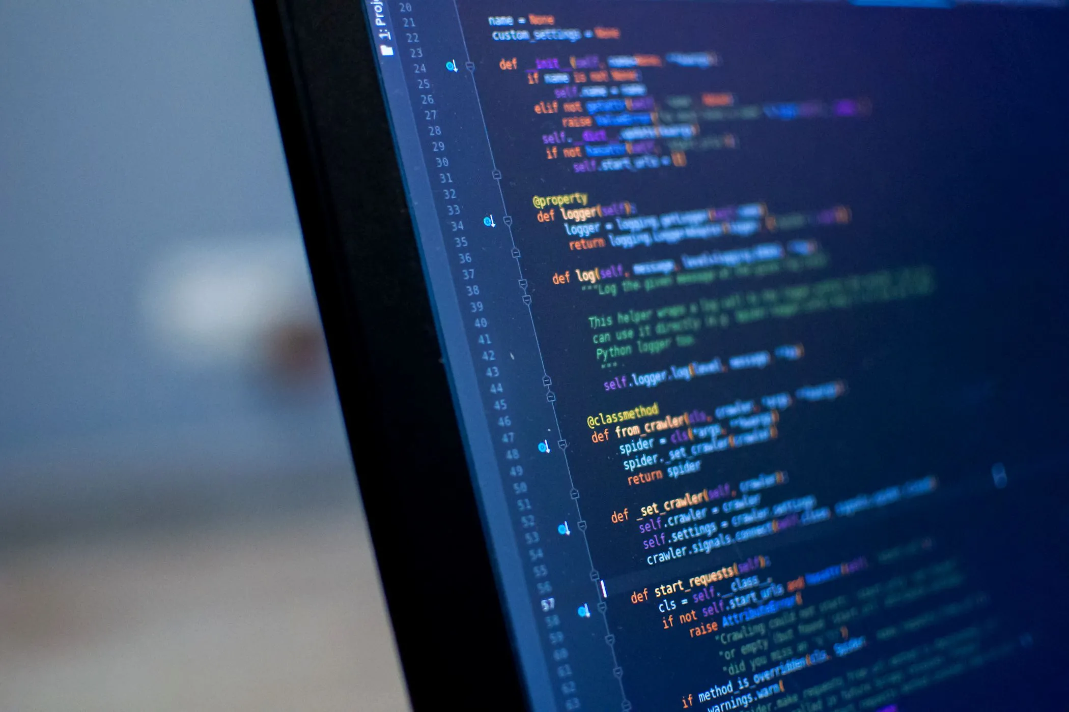 Màn hình máy tính hiển thị mã Python minh họa khả năng suy luận code của AI Gemini