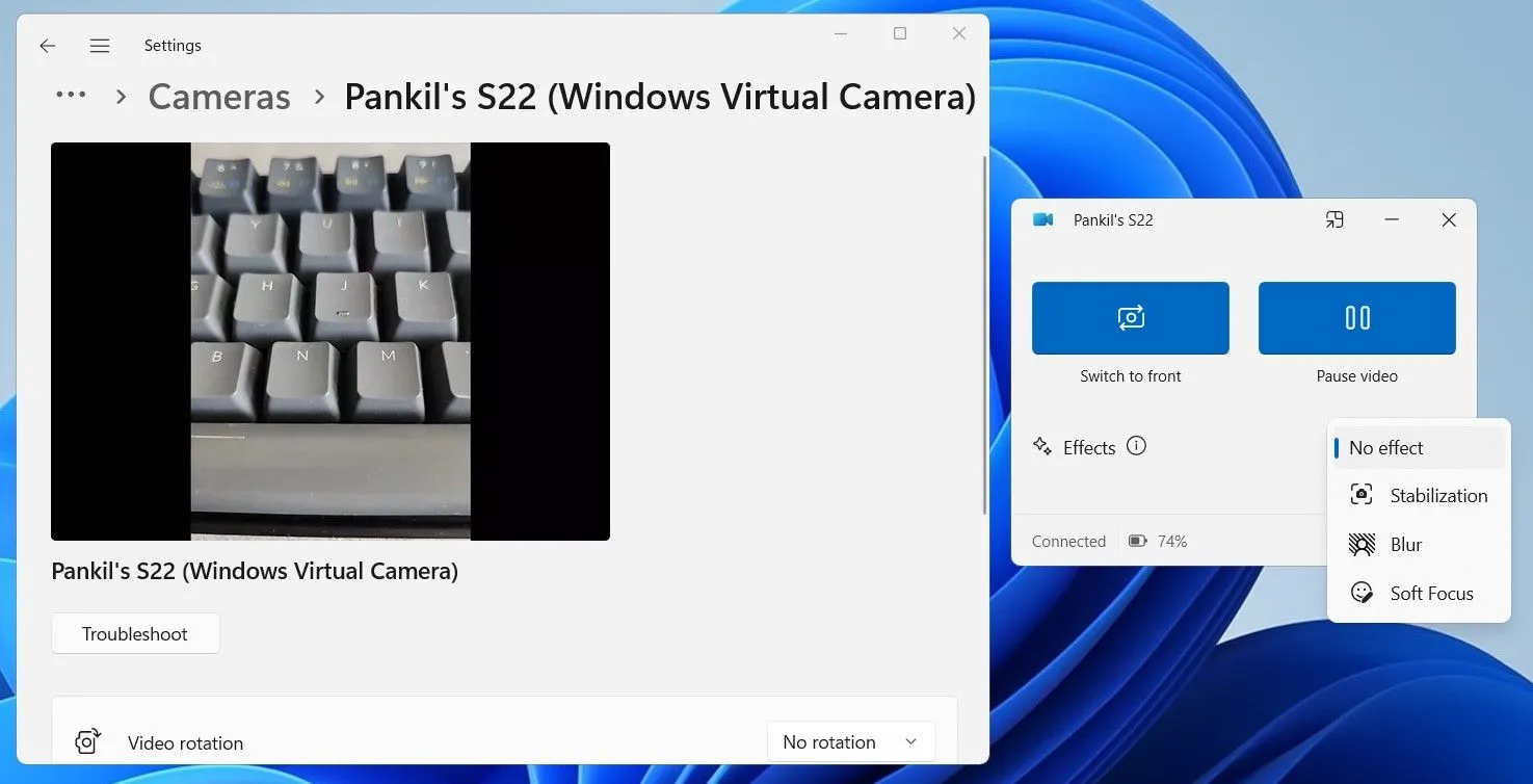 Màn hình máy tính Windows 11 hiển thị điện thoại Android được sử dụng làm webcam.