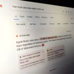 Màn hình máy tính xách tay hiển thị tính năng AI Overview trong tìm kiếm Google, minh họa vấn đề chất lượng của trí tuệ nhân tạo Gemini.