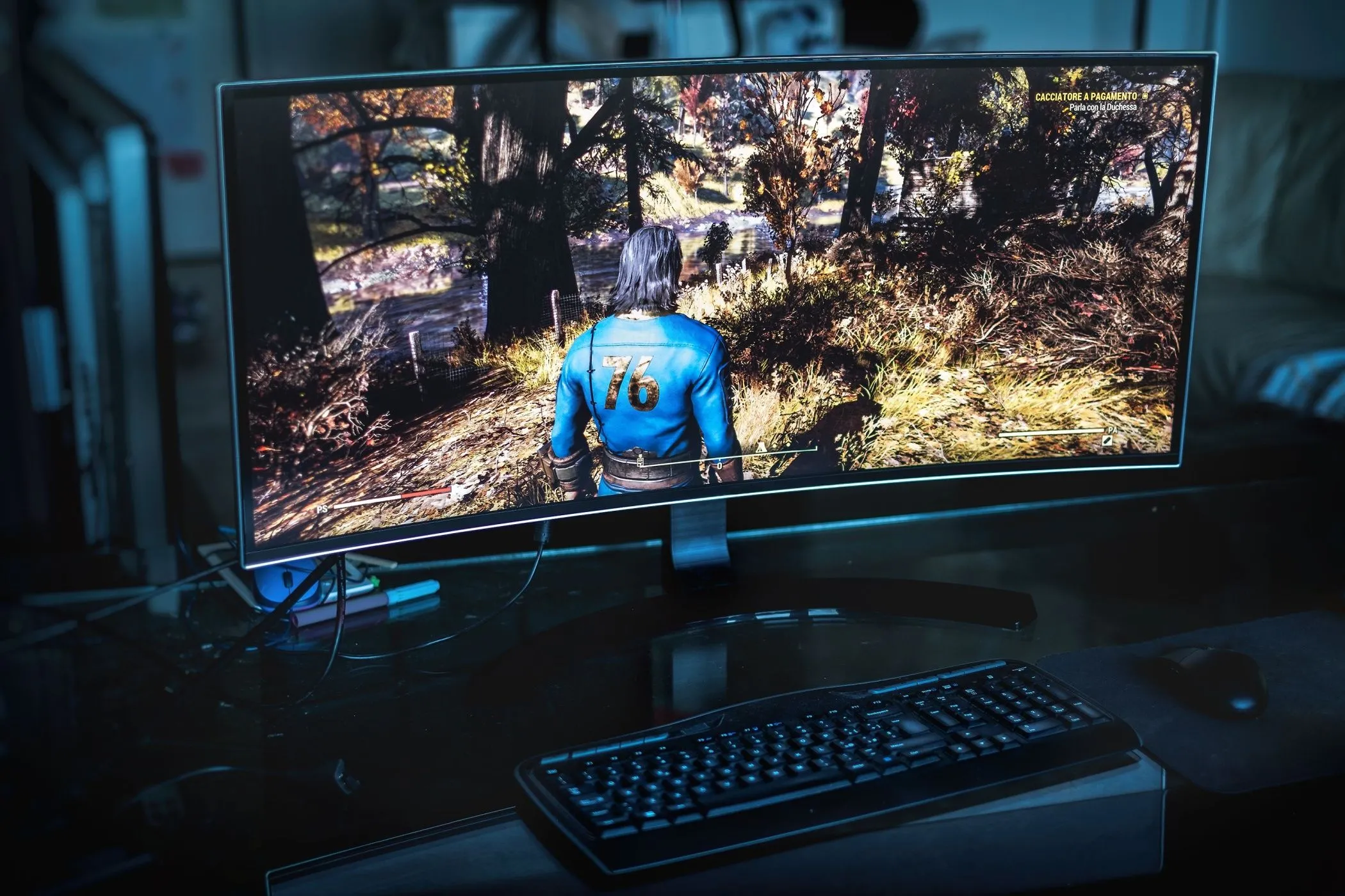 Màn hình siêu rộng hiển thị cảnh game Fallout 76 đang chơi