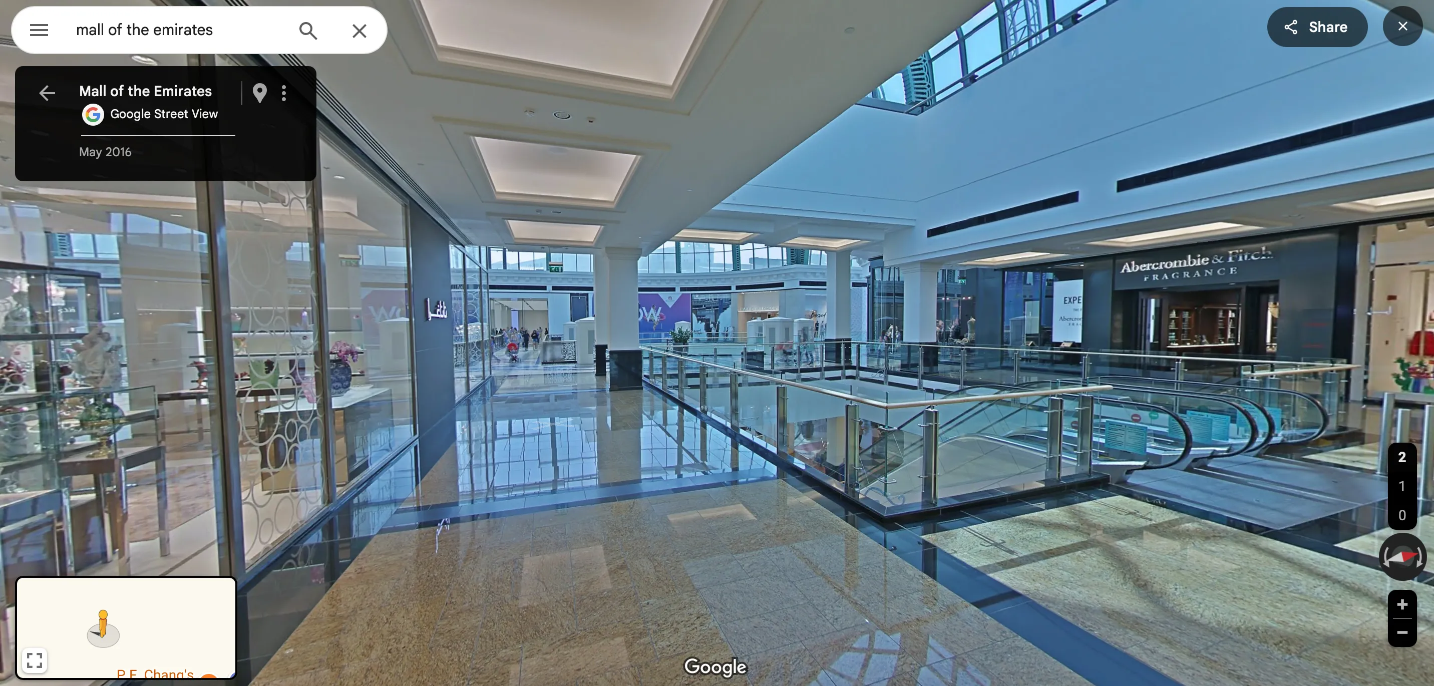 Màn hình ứng dụng Google Maps hiển thị chức năng điều hướng trong nhà tại một địa điểm công cộng.