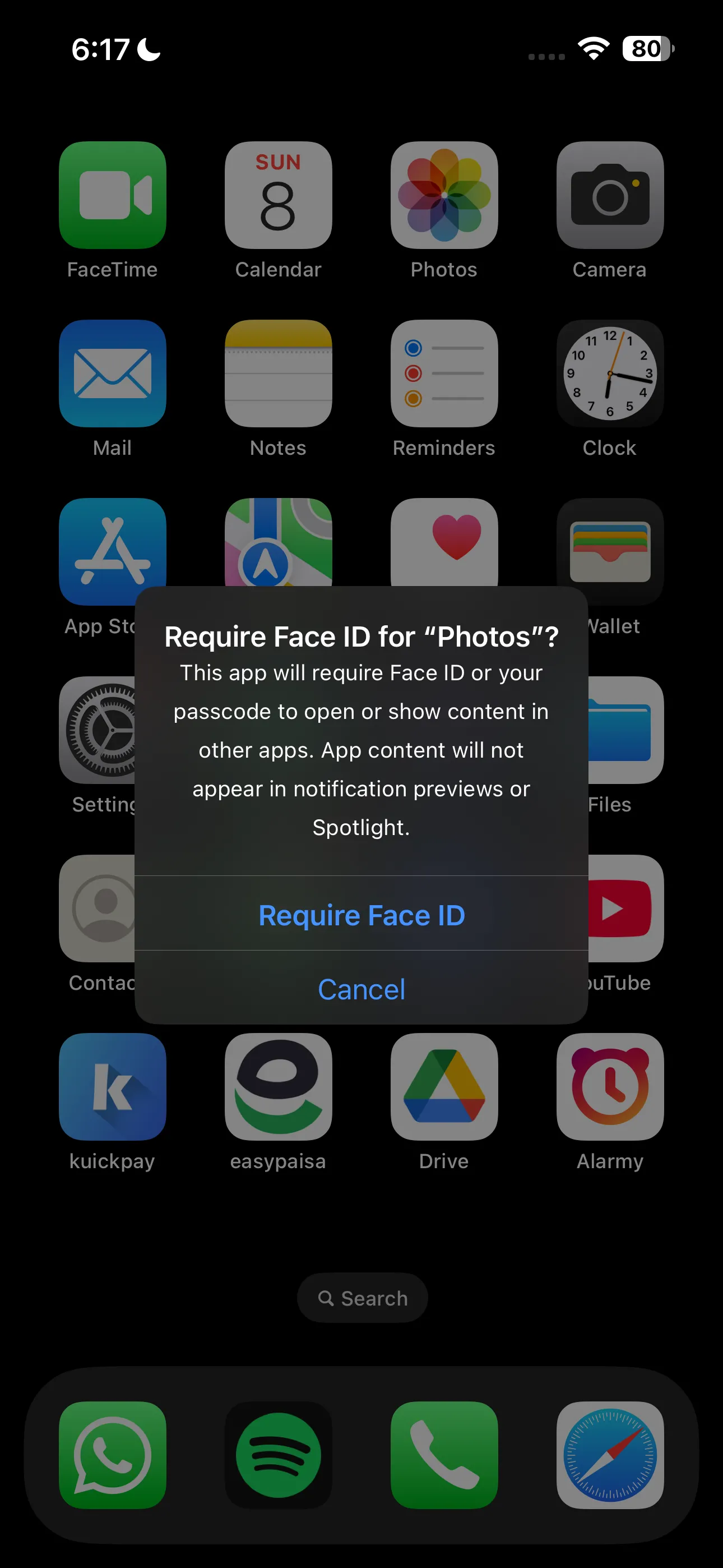 Màn hình xác nhận yêu cầu Face ID để khóa ứng dụng Ảnh trên iPhone