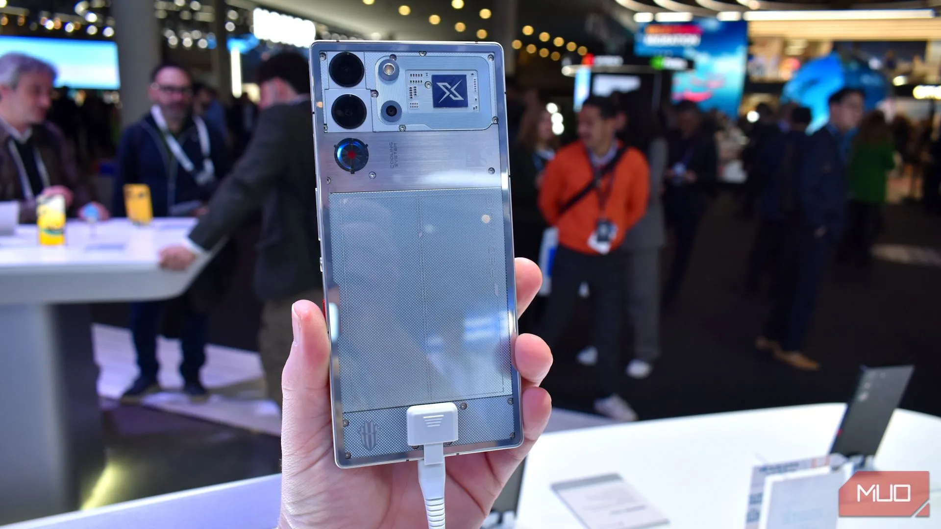Mặt lưng RedMagic 10 Pro tại MWC 2025