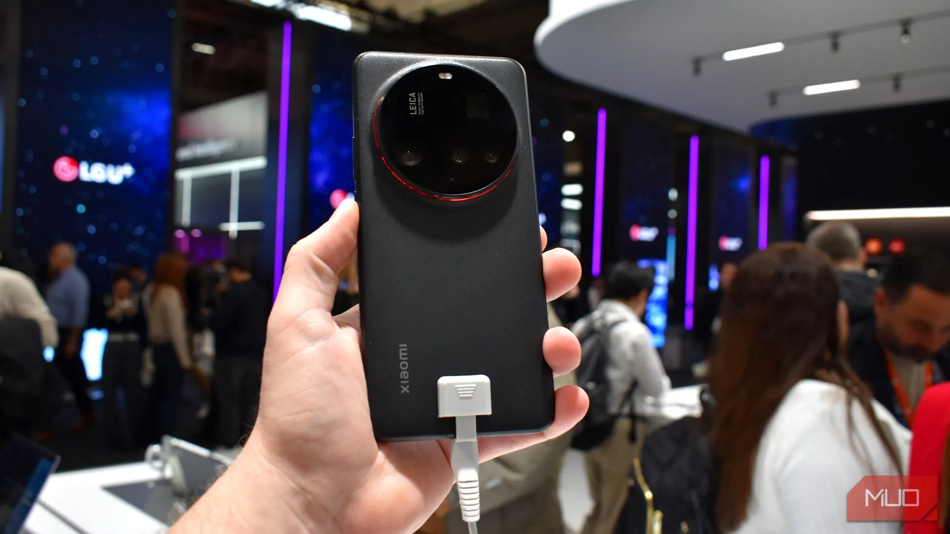 Mặt lưng Xiaomi 15 Ultra tại MWC 2025