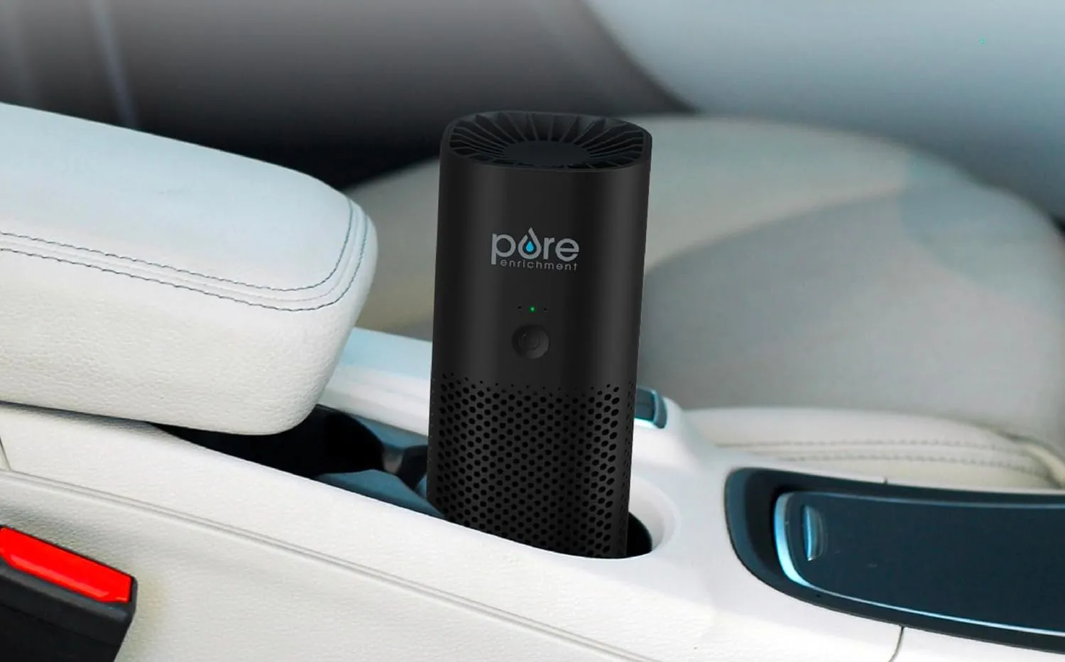 Máy lọc không khí di động PureZone Mini trong hộc để cốc xe hơi