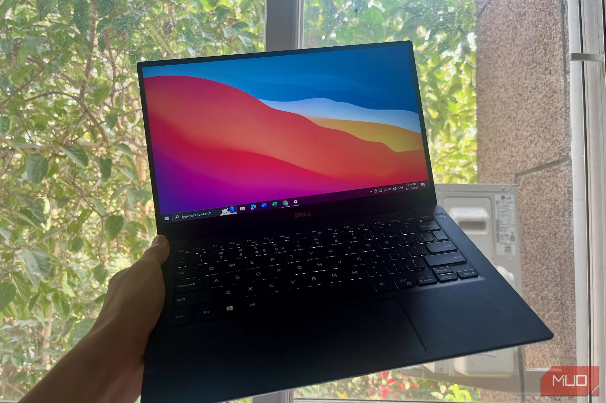 Máy tính Dell XPS 13 đang chạy hệ điều hành Windows 10