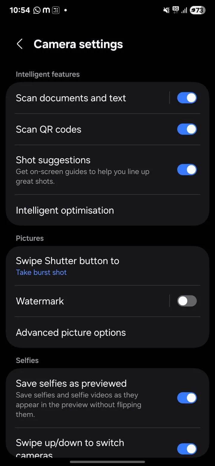 Menu cài đặt camera Samsung hiển thị tùy chọn Gợi ý chụp ảnh để bật hoặc tắt tính năng