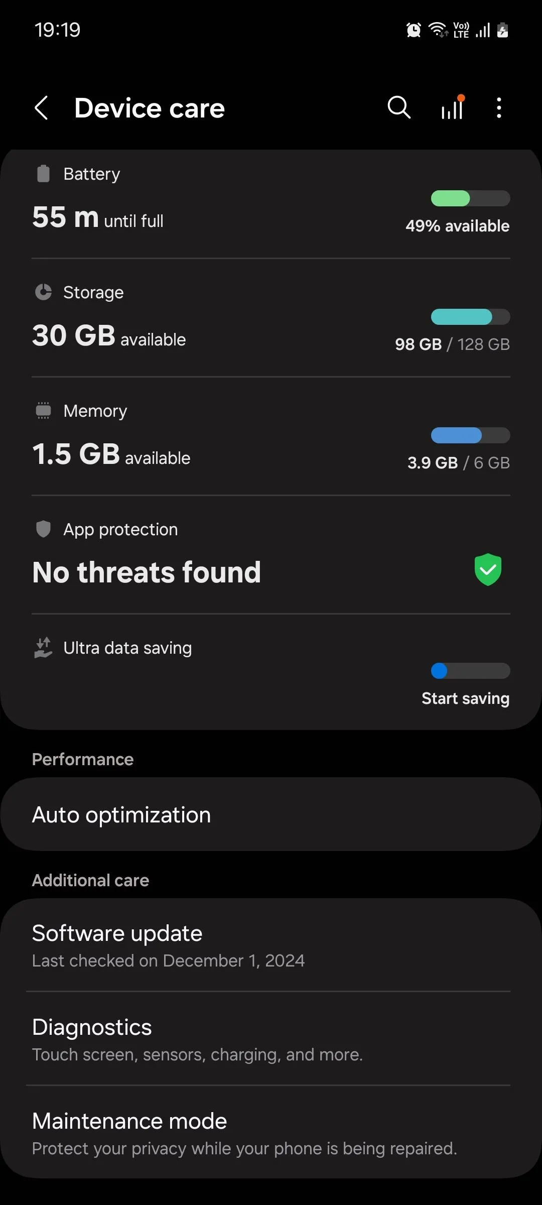 Menu Chăm sóc thiết bị Samsung One UI hiển thị tùy chọn "Tự động tối ưu" để khởi động lại điện thoại định kỳ.