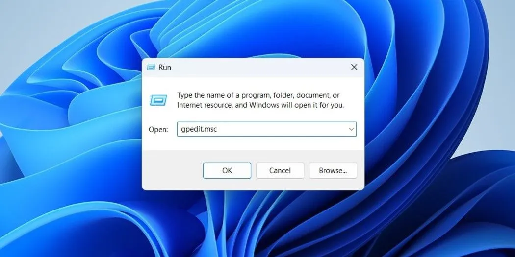 Mở Group Policy Editor bằng hộp thoại Run với lệnh gpedit.msc