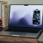Mô phỏng màn hình iPhone trên MacBook thông qua tính năng iPhone Mirroring của macOS Sequoia.