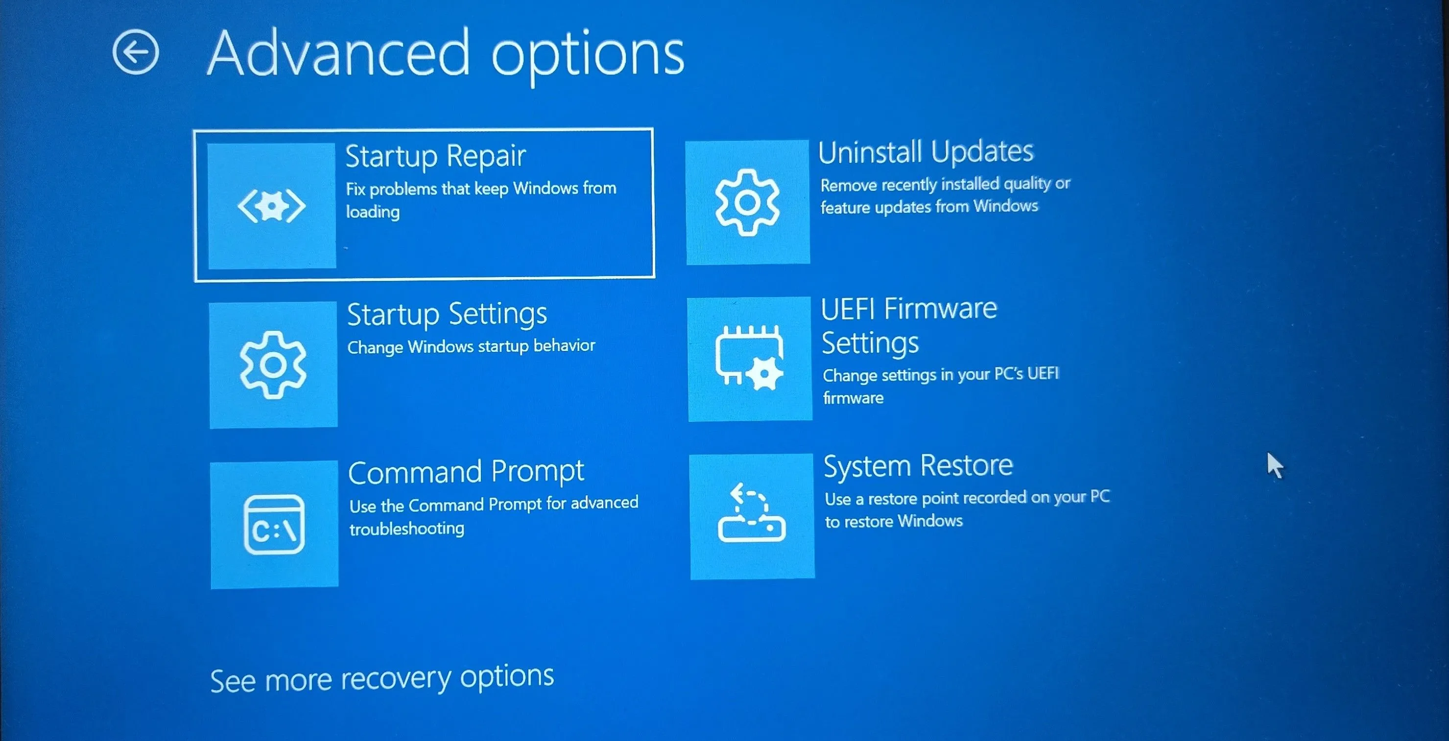 Môi trường khôi phục Windows (Windows Recovery Environment) với các tùy chọn nâng cao giúp khắc phục sự cố hệ thống