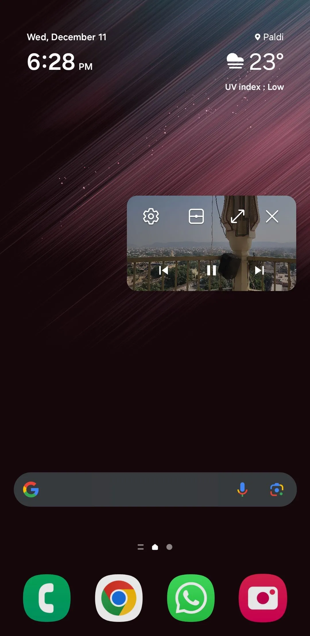 Một video đang phát ở chế độ Ảnh trong ảnh (PiP) trên thiết bị Android